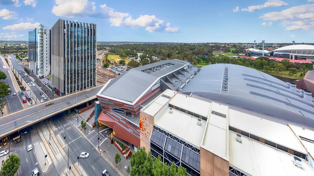Oaks Adelaide Embassy Suites Экстерьер фото