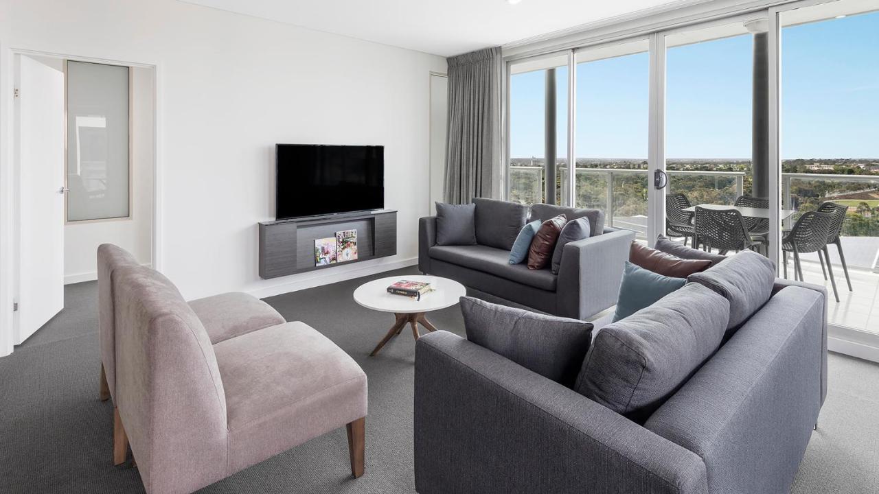 Oaks Adelaide Embassy Suites Экстерьер фото
