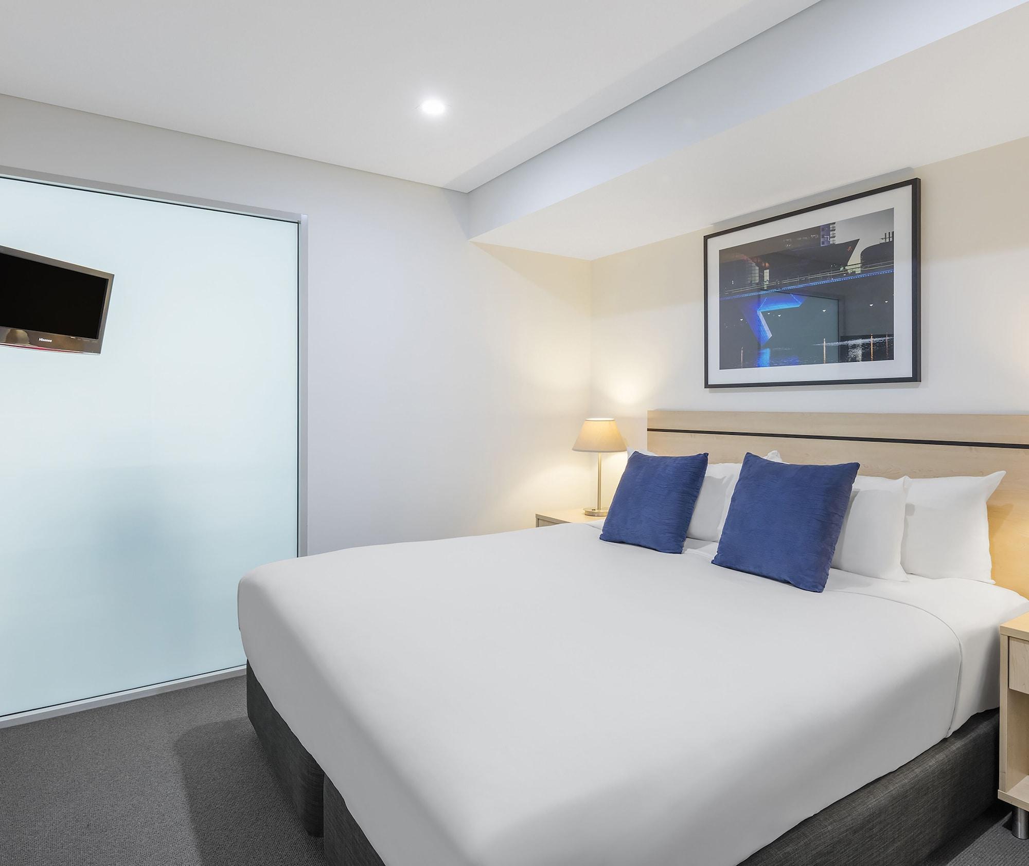 Oaks Adelaide Embassy Suites Экстерьер фото