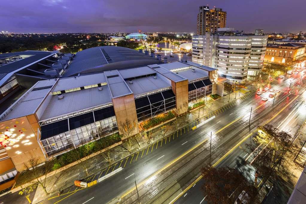 Oaks Adelaide Embassy Suites Экстерьер фото