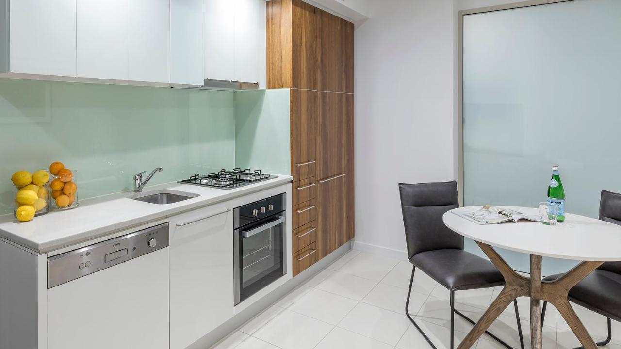 Oaks Adelaide Embassy Suites Экстерьер фото