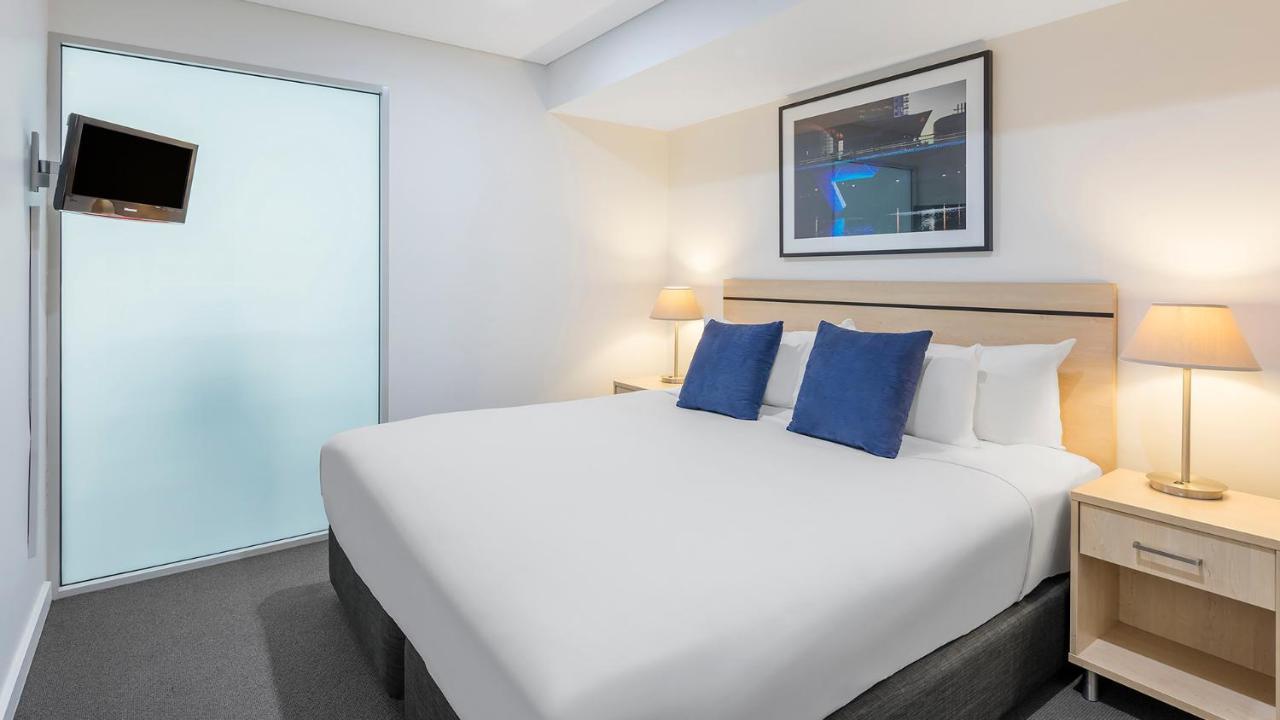 Oaks Adelaide Embassy Suites Экстерьер фото