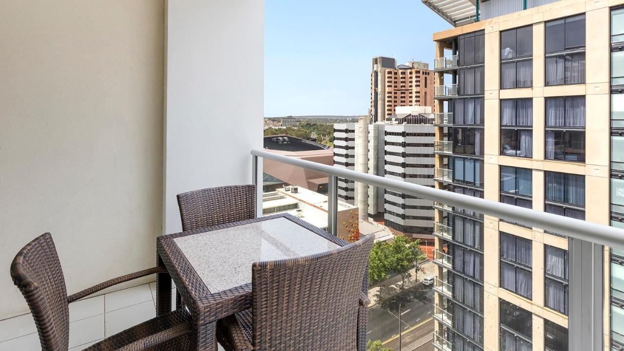 Oaks Adelaide Embassy Suites Экстерьер фото