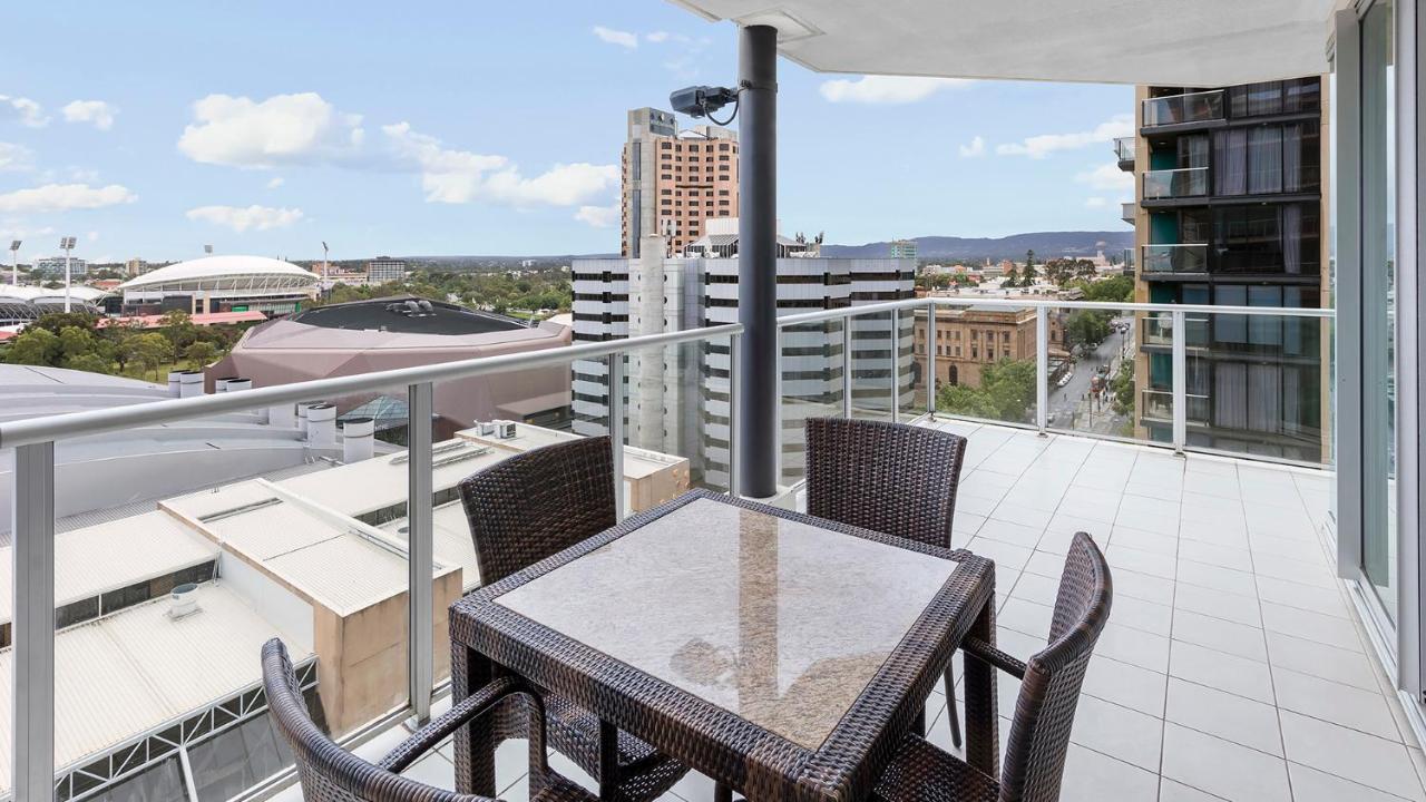 Oaks Adelaide Embassy Suites Экстерьер фото
